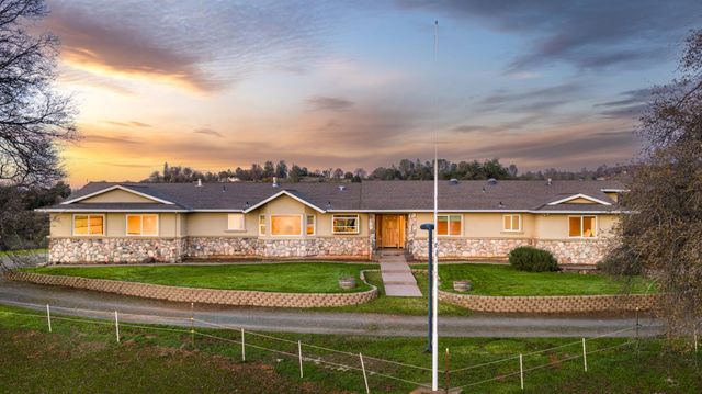 20945 Bear Hollow Rd, Grass Valley, CA 95949