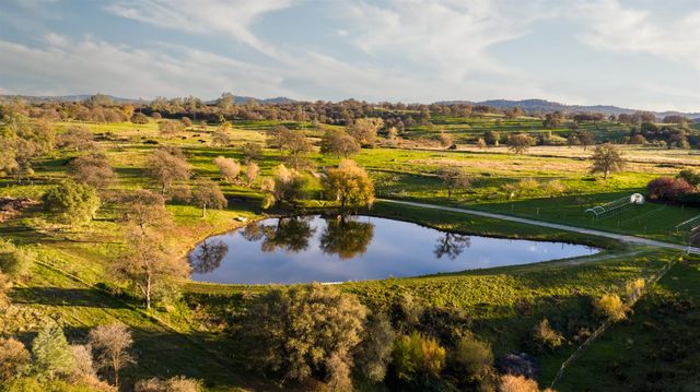 20945 Bear Hollow Rd, Grass Valley, CA 95949