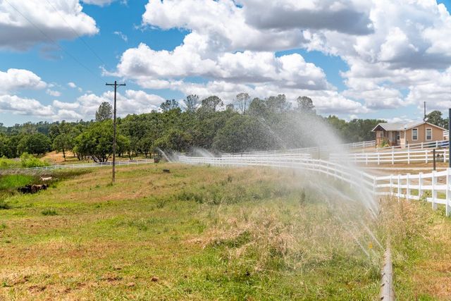 20945 Bear Hollow Rd, Grass Valley, CA 95949