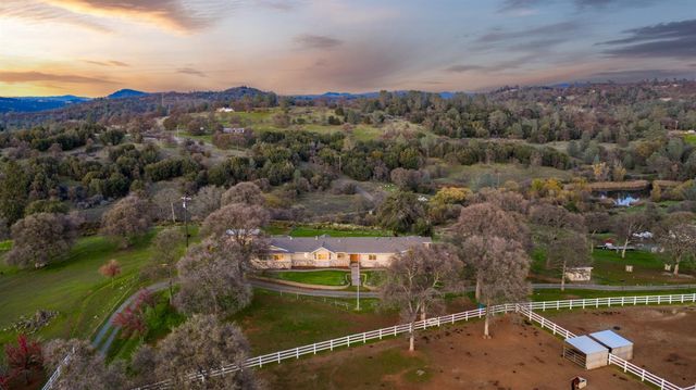 20945 Bear Hollow Rd, Grass Valley, CA 95949