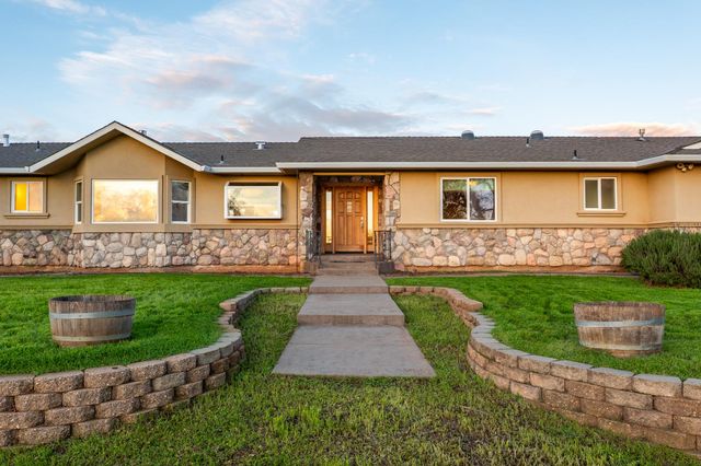 20945 Bear Hollow Rd, Grass Valley, CA 95949