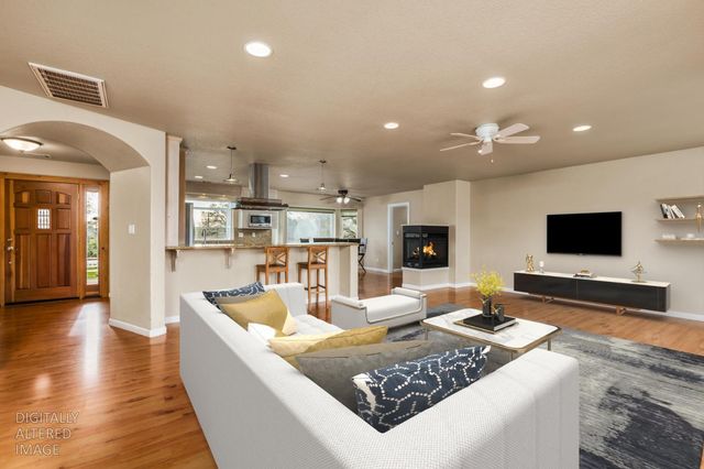 20945 Bear Hollow Rd, Grass Valley, CA 95949