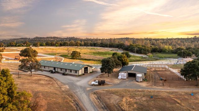 20945 Bear Hollow Rd, Grass Valley, CA 95949