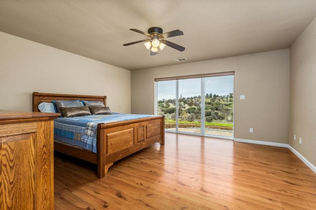 20945 Bear Hollow Rd, Grass Valley, CA 95949