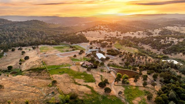 20945 Bear Hollow Rd, Grass Valley, CA 95949