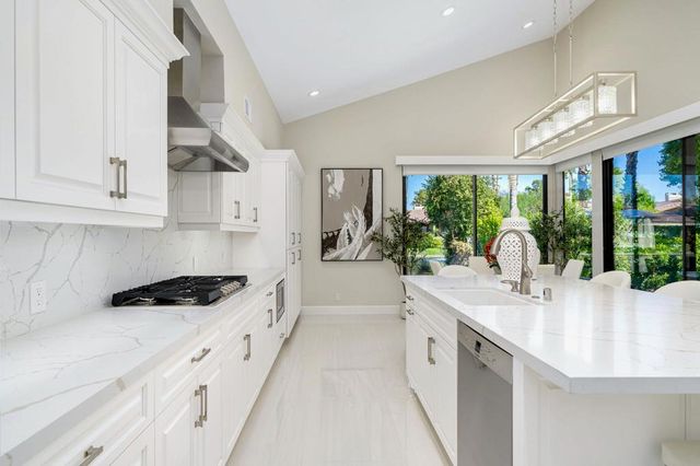 198 Green Mountain Drive, Palm Desert, CA 92211