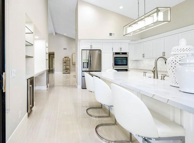 198 Green Mountain Drive, Palm Desert, CA 92211