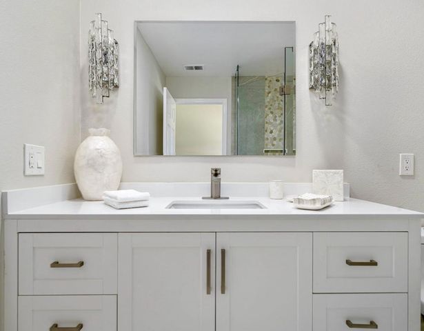 198 Green Mountain Drive, Palm Desert, CA 92211