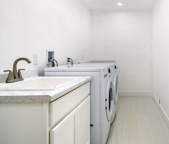 198 Green Mountain Drive, Palm Desert, CA 92211