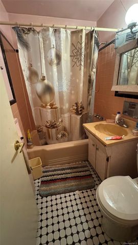 12161 238 Street Street, Rosedale, NY 11422