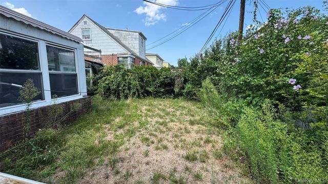 12161 238 Street Street, Rosedale, NY 11422