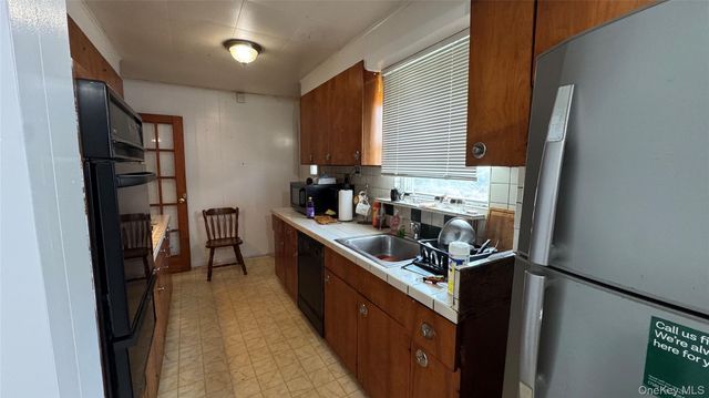 12161 238 Street Street, Rosedale, NY 11422