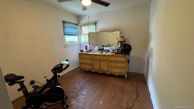 12161 238 Street Street, Rosedale, NY 11422