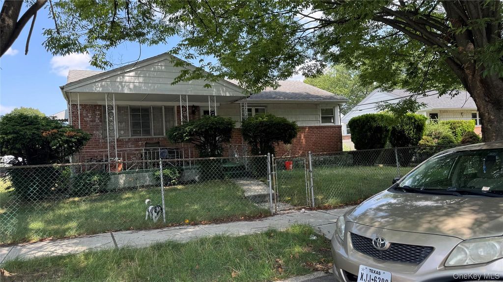 12161 238 Street Street, Rosedale, NY 11422