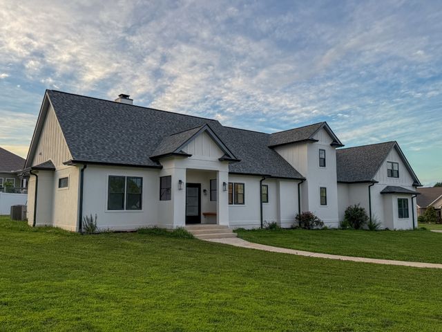 100 Waycross Dr, Shelbyville, TN 37160