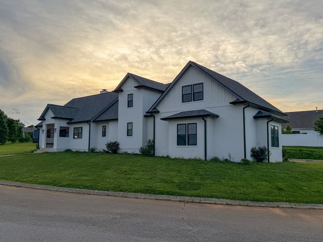 100 Waycross Dr, Shelbyville, TN 37160