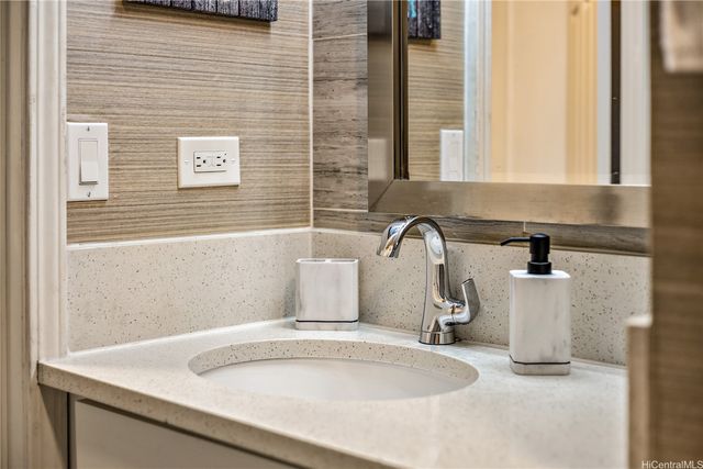 134 Kapahulu Avenue 303, Honolulu, HI 96815