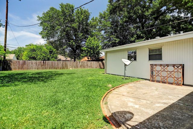 10050 Haddington Drive, Houston, TX 77080