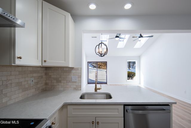 29 Surrey Hill Drive, Colonie, NY 12110