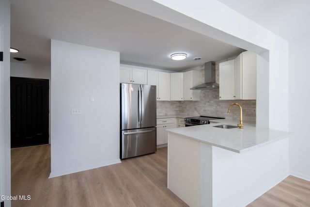 29 Surrey Hill Drive, Colonie, NY 12110