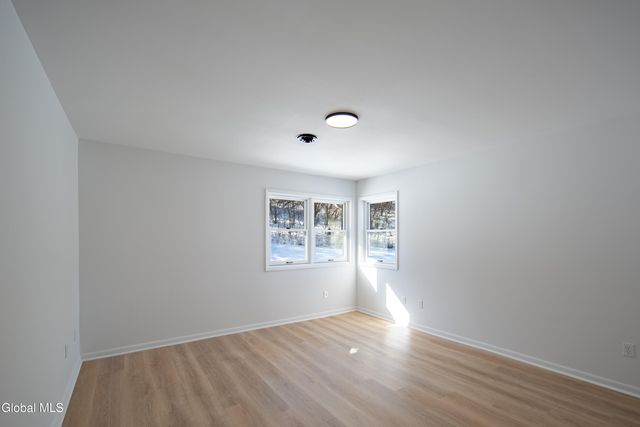 29 Surrey Hill Drive, Colonie, NY 12110