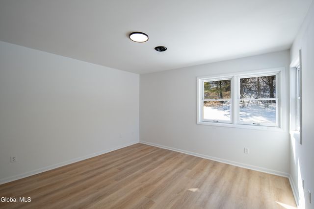 29 Surrey Hill Drive, Colonie, NY 12110