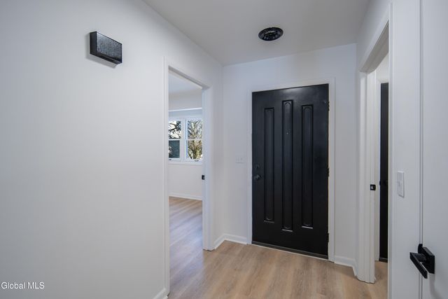 29 Surrey Hill Drive, Colonie, NY 12110