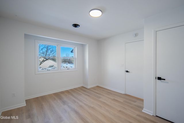 29 Surrey Hill Drive, Colonie, NY 12110