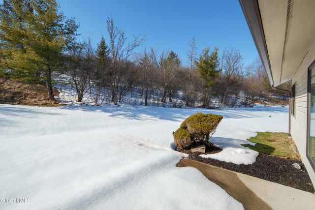 29 Surrey Hill Drive, Colonie, NY 12110