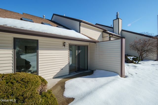 29 Surrey Hill Drive, Colonie, NY 12110