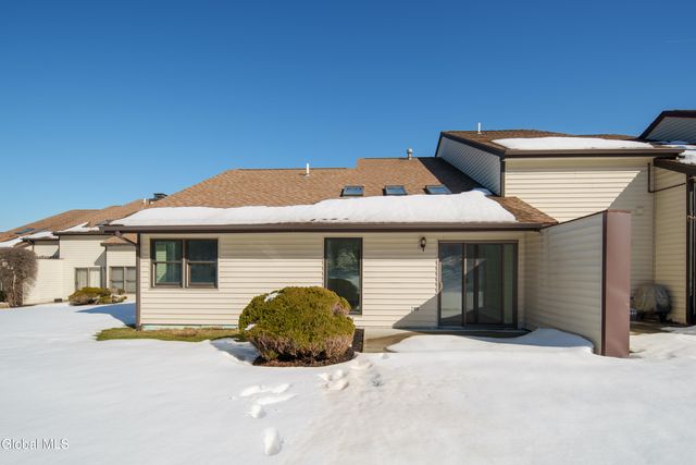 29 Surrey Hill Drive, Colonie, NY 12110