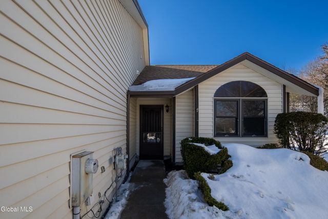 29 Surrey Hill Drive, Colonie, NY 12110