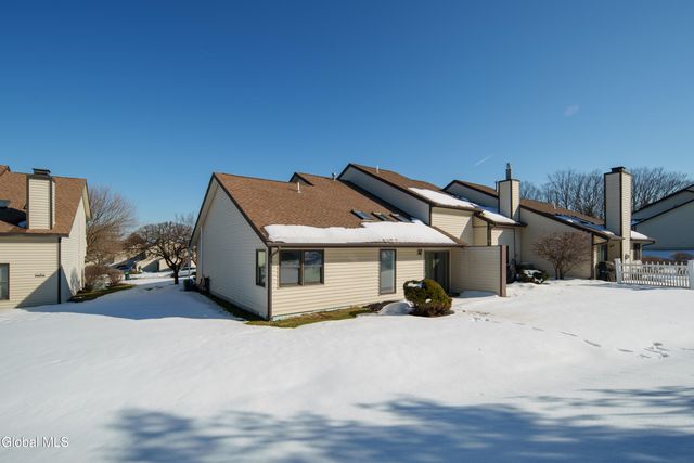 29 Surrey Hill Drive, Colonie, NY 12110