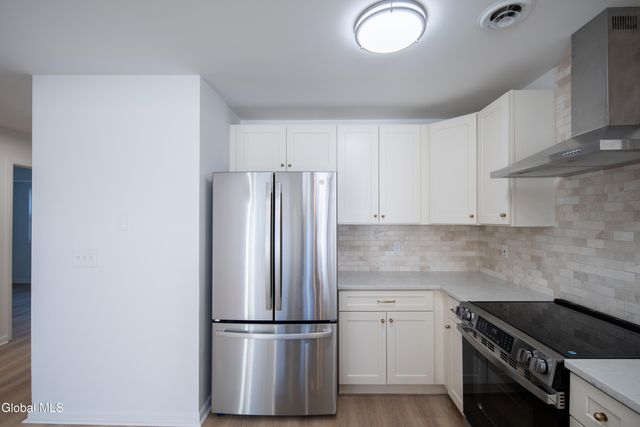 29 Surrey Hill Drive, Colonie, NY 12110