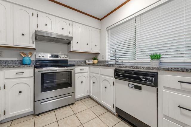 8628 Woodridge Drive, Sherwood, AR 72120