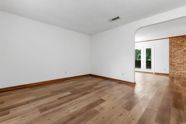8628 Woodridge Drive, Sherwood, AR 72120