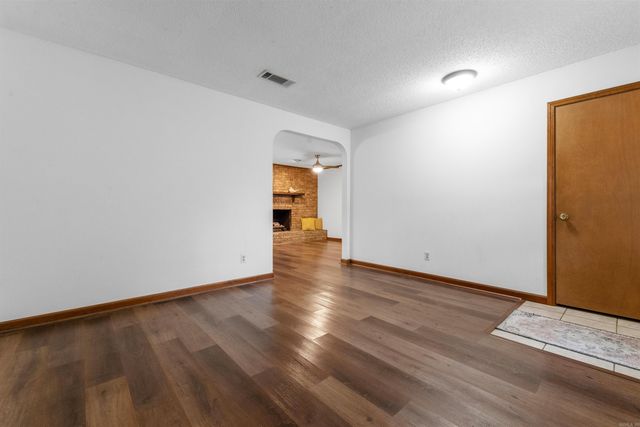 8628 Woodridge Drive, Sherwood, AR 72120