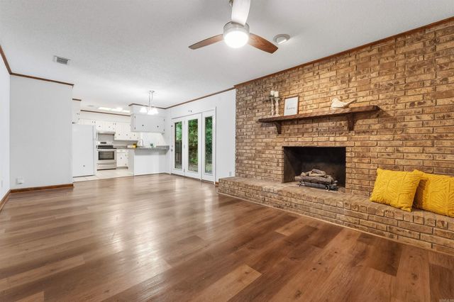 8628 Woodridge Drive, Sherwood, AR 72120