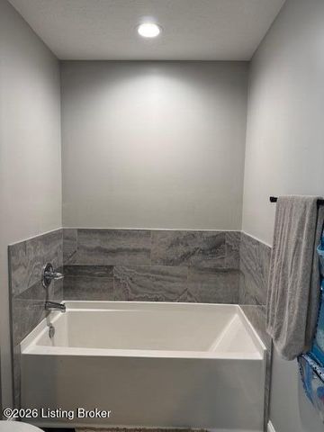 2742 Bagby Way, Louisville, KY 40216