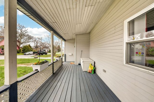 20 Manhattan Ave, Fairhaven, MA 02719