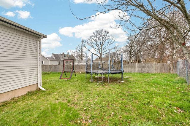 20 Manhattan Ave, Fairhaven, MA 02719