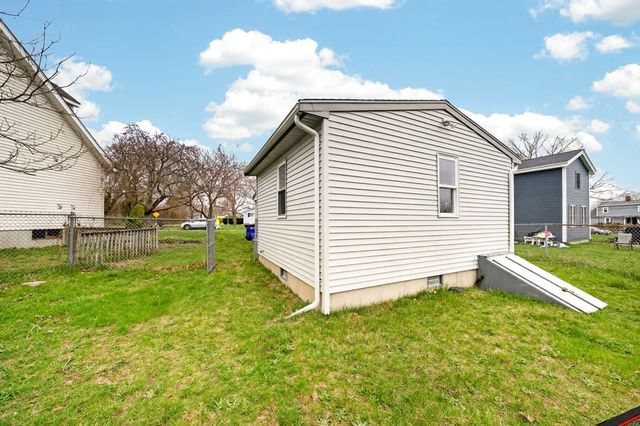 20 Manhattan Ave, Fairhaven, MA 02719