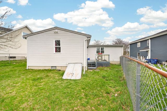 20 Manhattan Ave, Fairhaven, MA 02719