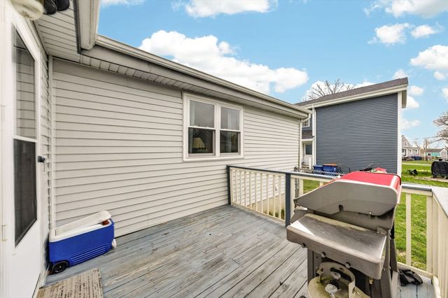 20 Manhattan Ave, Fairhaven, MA 02719