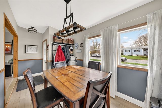 20 Manhattan Ave, Fairhaven, MA 02719