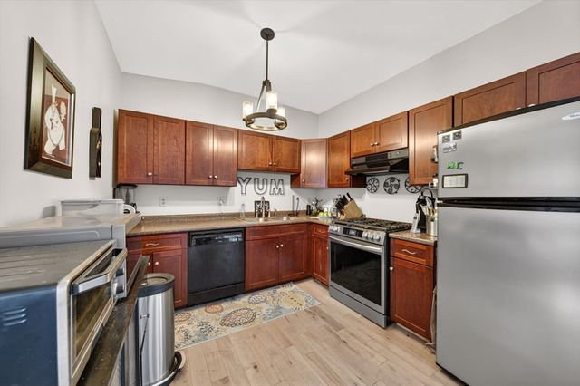 20 Manhattan Ave, Fairhaven, MA 02719