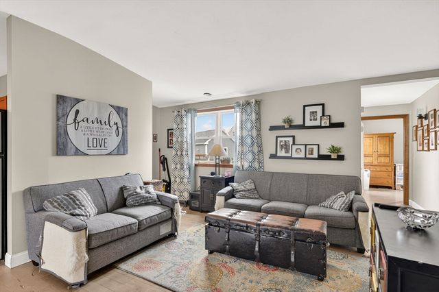 20 Manhattan Ave, Fairhaven, MA 02719