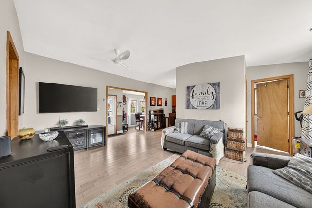 20 Manhattan Ave, Fairhaven, MA 02719