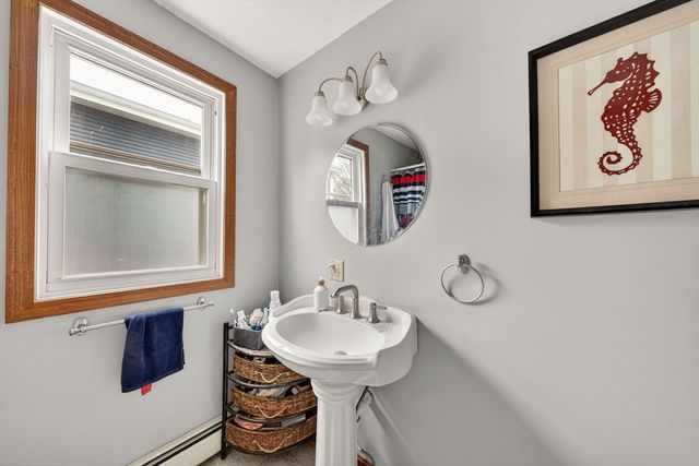 20 Manhattan Ave, Fairhaven, MA 02719