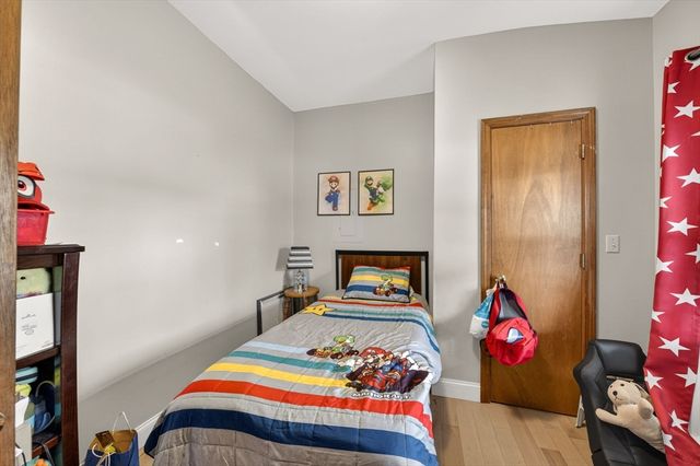 20 Manhattan Ave, Fairhaven, MA 02719